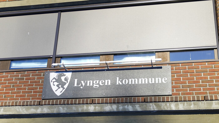 Bildet viser skilt med Lyngen kommune Bildet viser skilt med Lyngen kommune