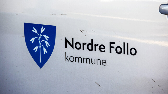 Bildet viser en bildør hvor det står Nordre Follo kommune.