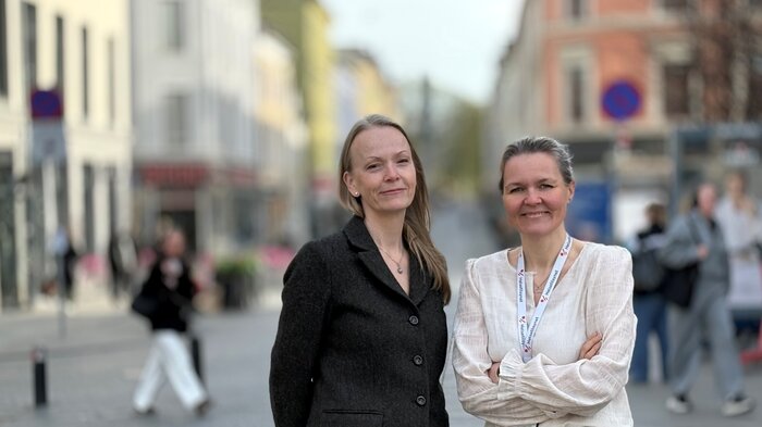 Bildet viser sykepleierne Linda Christina Soilammi og Heidi Synøve Mørk. Bildet viser sykepleierne Linda Christina Soilammi og Heidi Synøve Mørk.