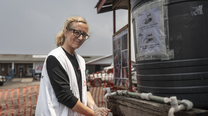 Generalsekretær i Leger Uten Grenser, Lindis Hurum, har tidligere jobbet i felt med ebola-viruset. Her fra nødhjelpsarbeid i Goma-området i Kongo i august i 2024