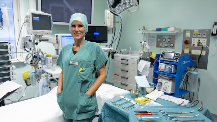 Bildet viser Angelica Pram Graziano på en operasjonsstue.