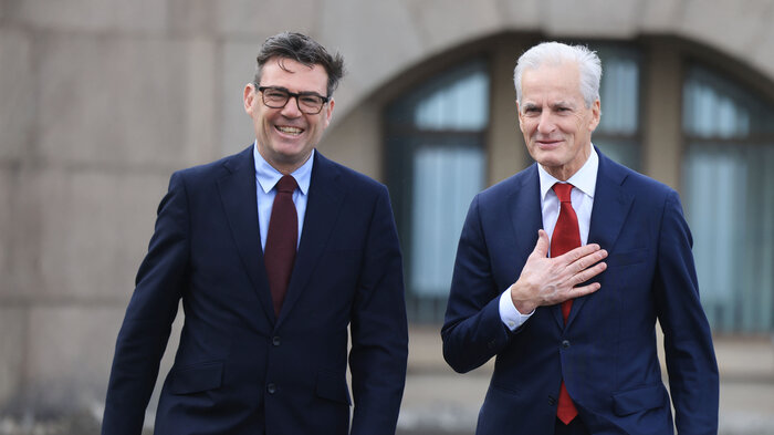 bilde av andy burnham og jonas gahr støre