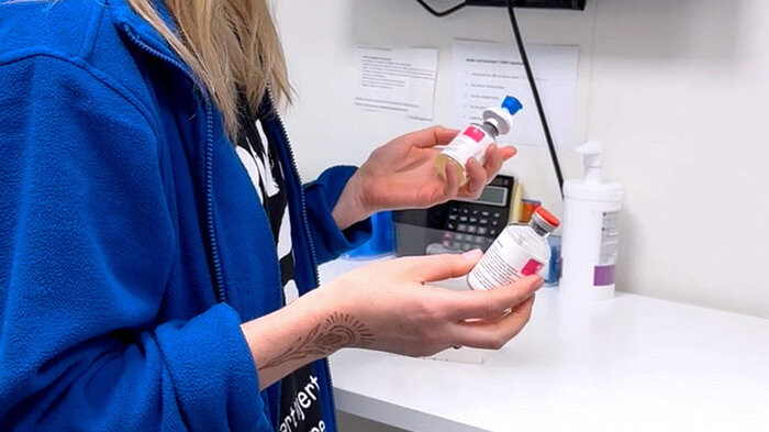 Bilde viser heroin flasker som deles ut ved heroinassistert behandling Bilde viser heroin flasker som deles ut ved heroinassistert behandling