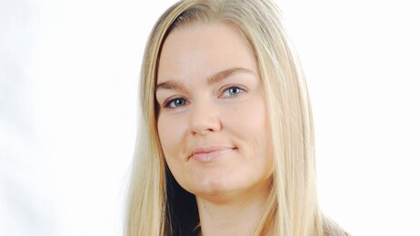 Bildet viser et portrett av Hanne Charlotte Schjelderup