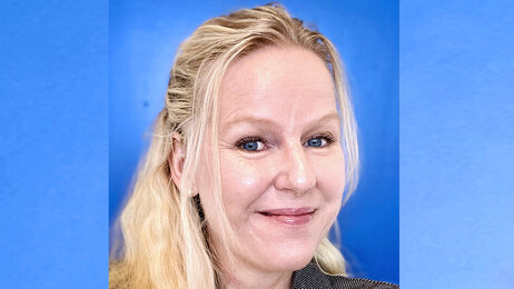 Bildet viser et portrett av Camilla Anker-Hansen