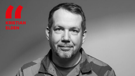 Bildet viser et svart-/hvittportrett av Kristian Elden