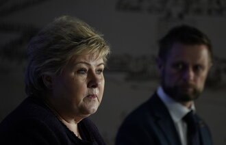 Bildet viser Erna Solberg og Bent Høie.