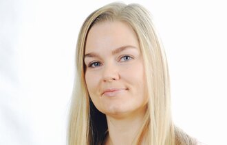 Bildet viser et portrett av Hanne Charlotte Schelderup