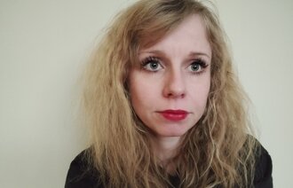 Bildet viser et portrett av innleggsforfatter Maren Dekkerhus