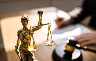 bilde av fru justisia