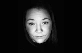 Bildet viser et portrett av Lene Madsen Stien