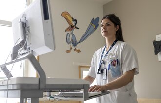 Bildet viser barnesykepleier og artikkelforfatter Eira Storli Vognild