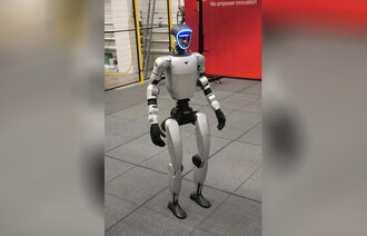 Bildet viser en robot
