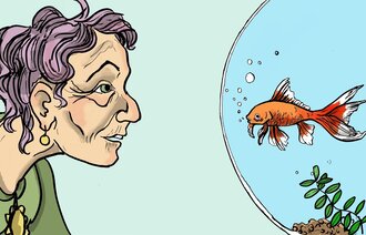 Dame og gullfisk Illustrasjonen viser en eldre kvinne som kikker inn på en gullfisk i en rund gullfiskbolle