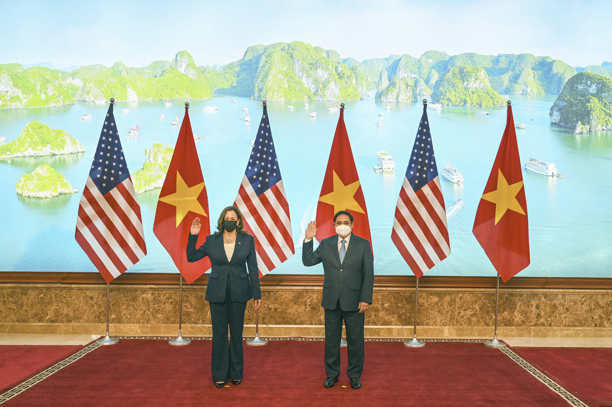 Kamela Harris i Hanoi bildet viser Kamela Harris i Hanoi