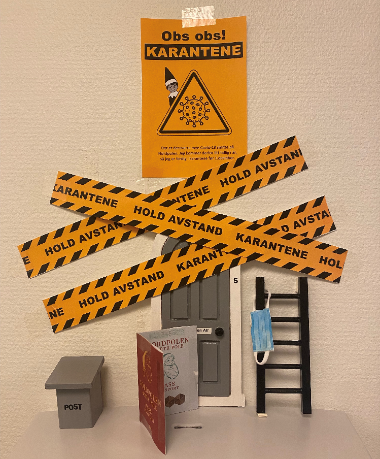 Rampenissen, karantene Bildet viser gule bånd som markerer karantenen rampenissen er i.