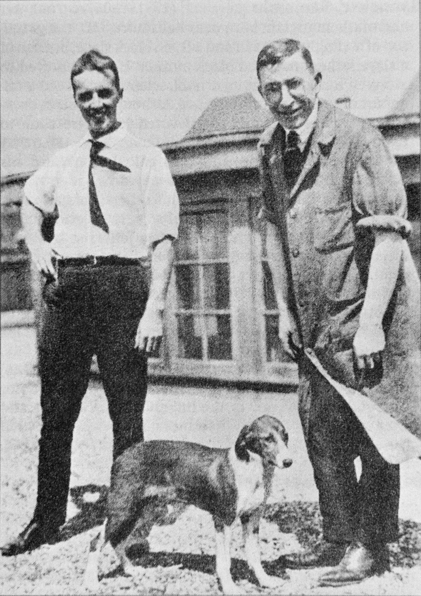 Charles Best, Frederick Banting Bildet viser Charles Best og Frederick Banting sammen med en hund.