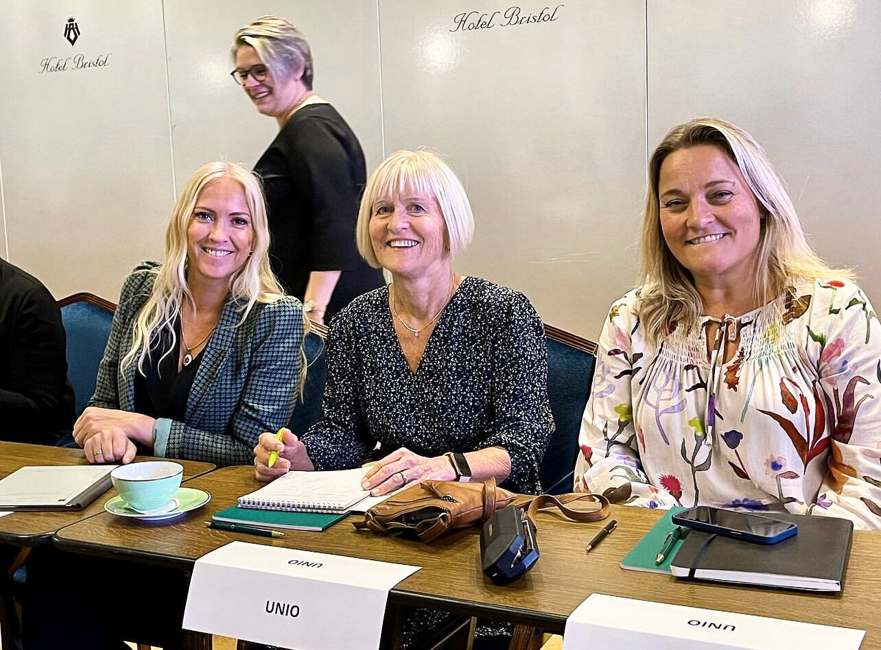 Lill Sverresdatter Larsen (NSF-leder), Ragnhild Lied (Unio-leder) og Unn Alma Skatvold (PF).Marte Mjøs Persen (Arbeidsminister).