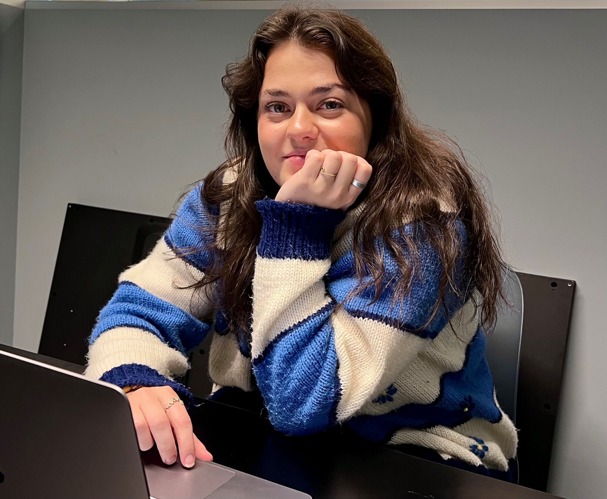 Sykepleierstudent Elise er i gang med tredje skoleår.