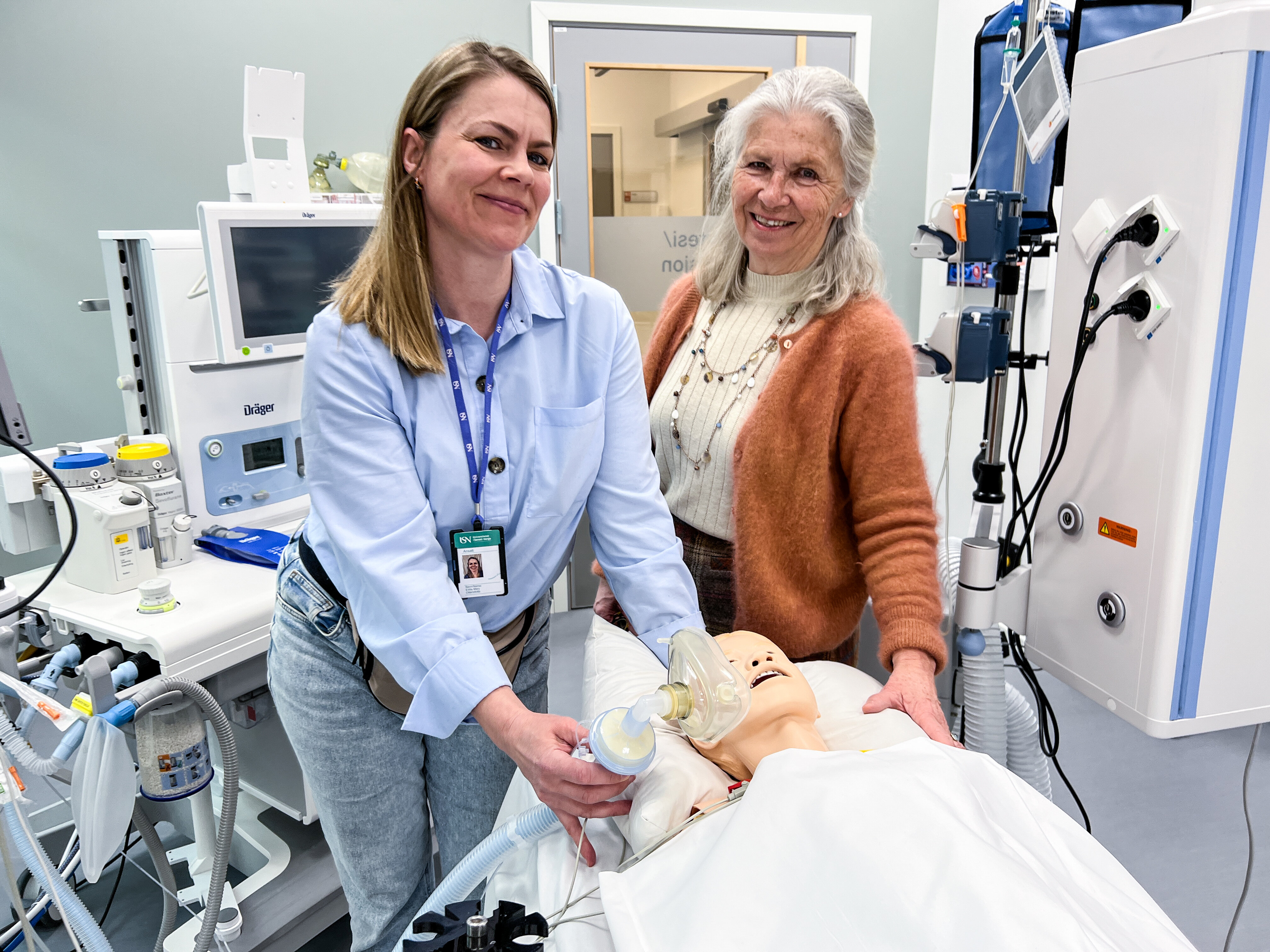 Bildet viser Edda Mary Ottarsdottir og Anne Marie Gran Bruun.