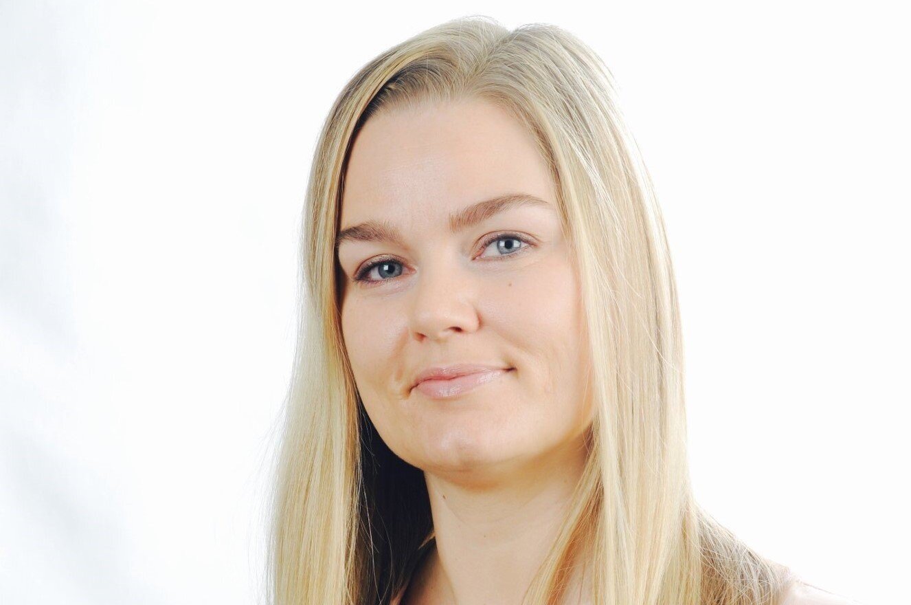 Bildet viser et portrett av Hanne Charlotte Schjelderup