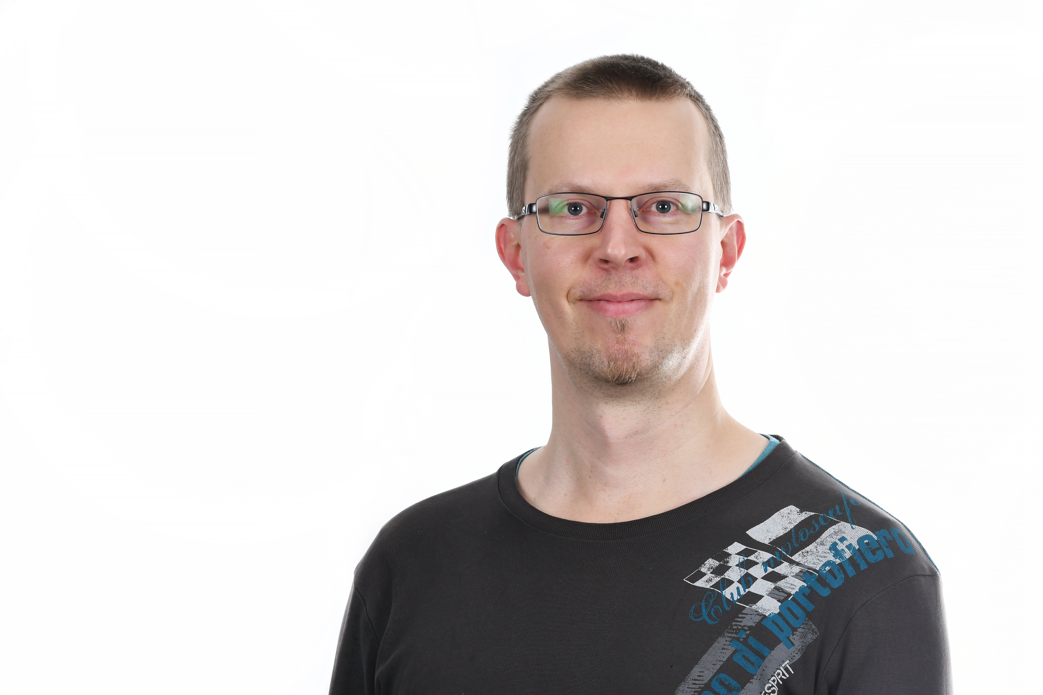 Bildet viser et portrett av Matias Rasi