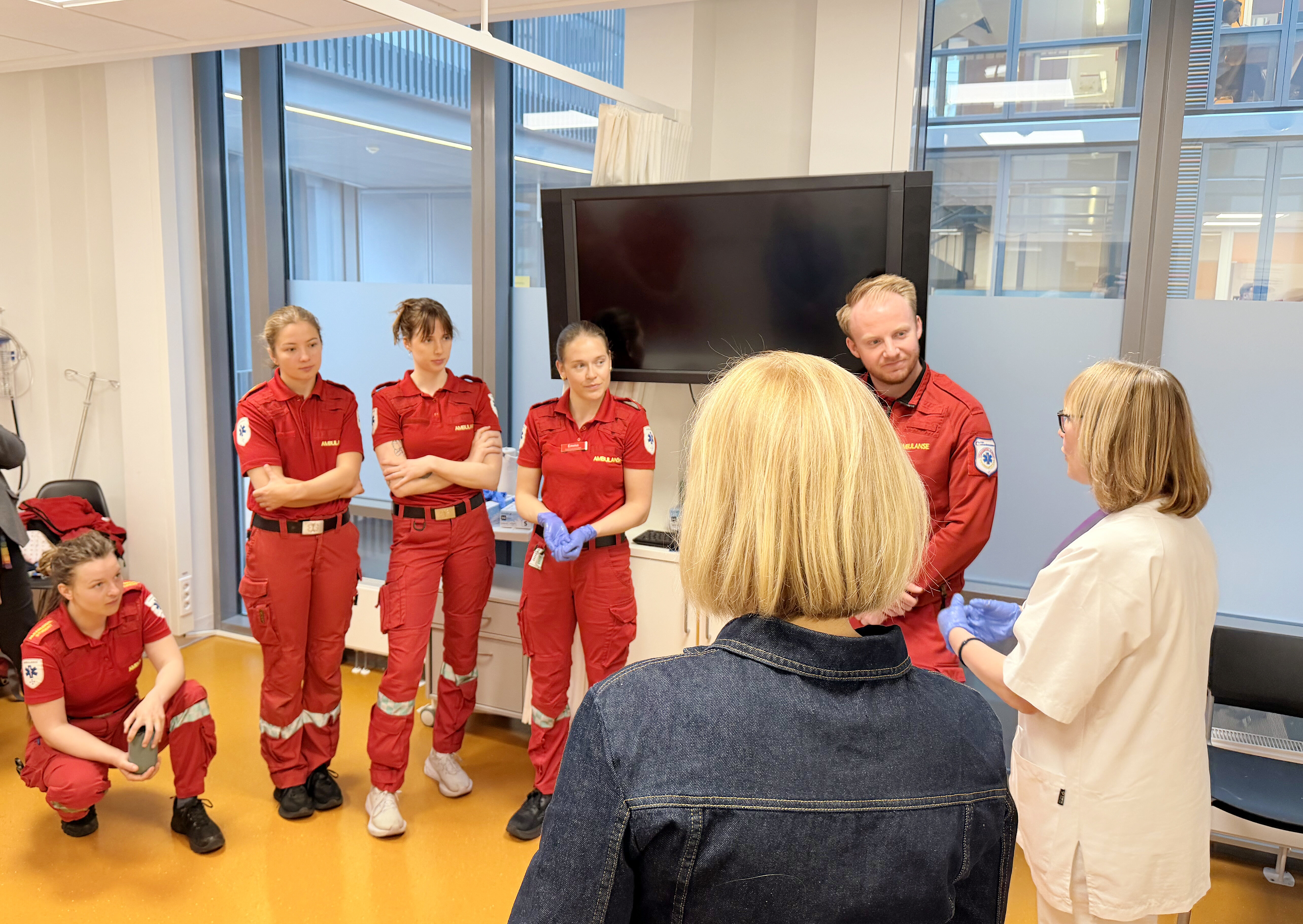 bilde av aasland og paramedic studentene på oslomet