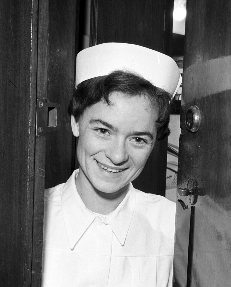 Den eneste kvinnen om bord på FLK «Balaena» var langt mer sjøvant enn mye av det øvrige mannskapet. Portrettbilde av Esther Berg