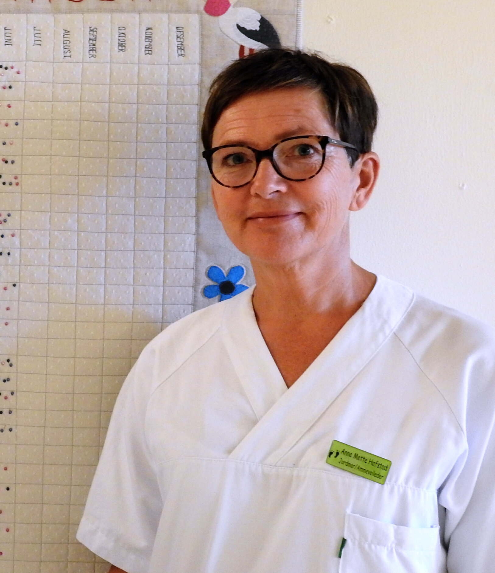 Bildet viser jordmor Anne Mette Hofstad