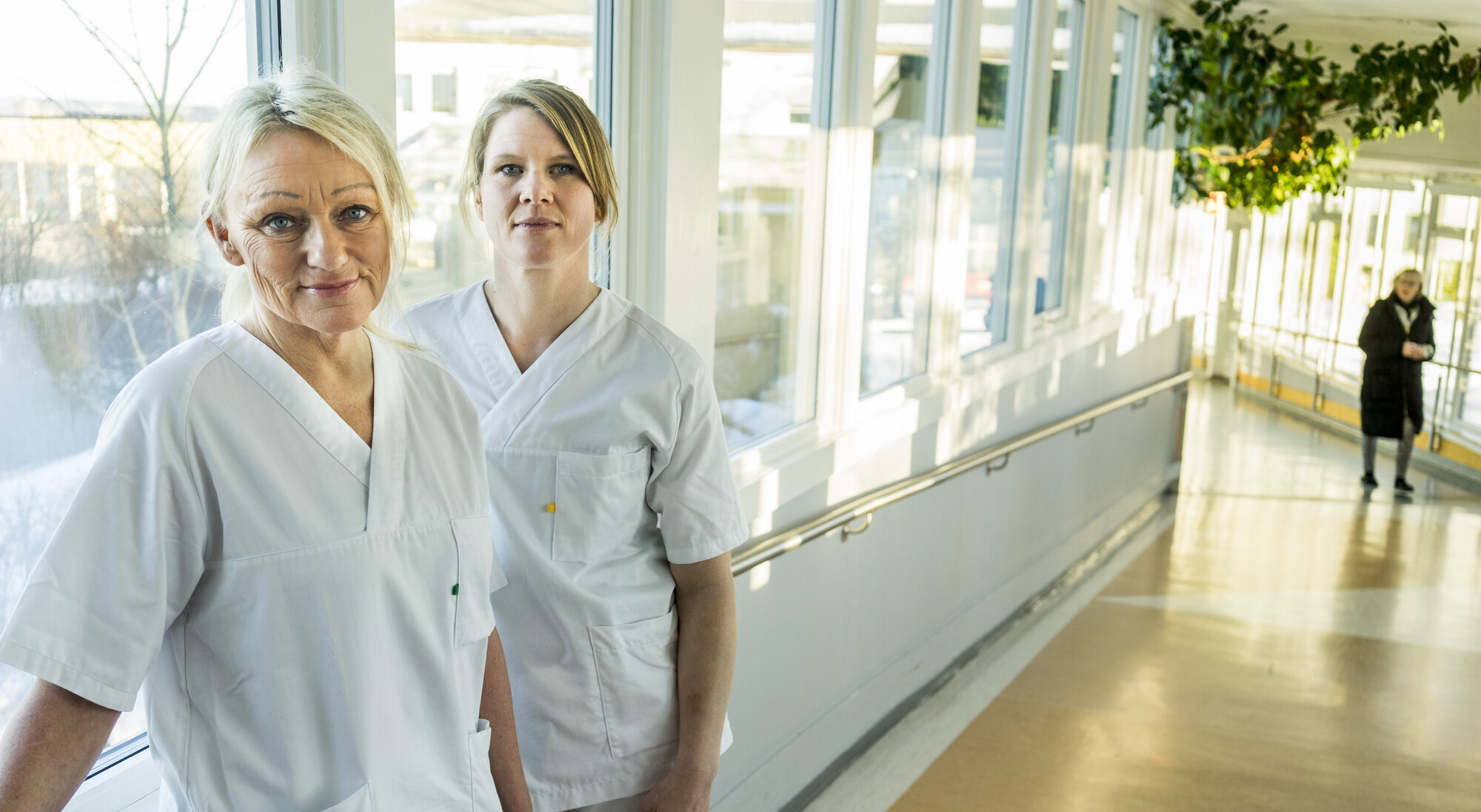 Hanne Haugland og Anne Riisøen Selsjord Bildet viser sårsykepleierne Hanne Haugland og Anne Riisøen Selsjord
