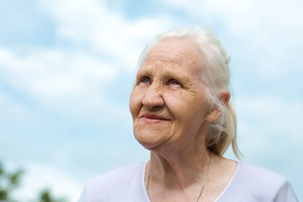 eldre, alderdom Bildet viser en eldre dame