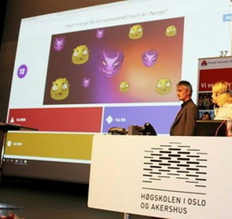 Bildet viser Sveinung Wergeland Sørbye som snakker om svar på Kahoot.
