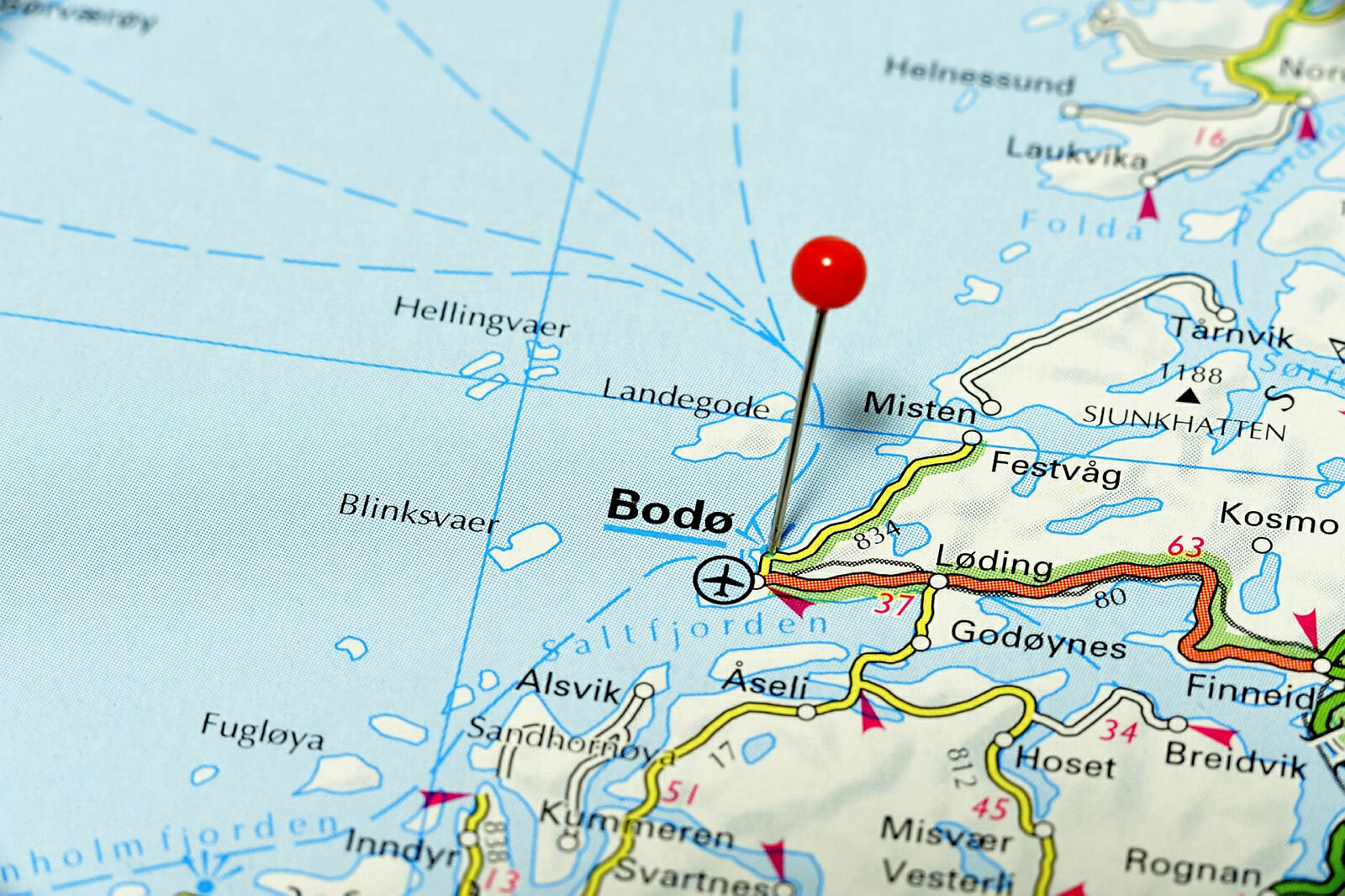 Nærbilde av norgeskart som viser Bodø markert med en råd nål
