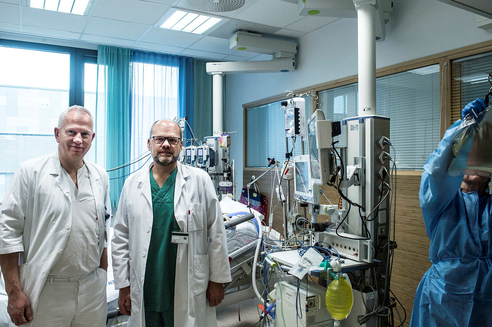 Professor i infeksjonsmedisin Jan Kristian Damås (t.v) og professor i intensivmedisin Erik Solligård ved St. Olavs hospital Professor i infeksjonsmedisin Jan Kristian Damås (t.v) og professor i intensivmedisin Erik Solligård ved St. Olavs hospital