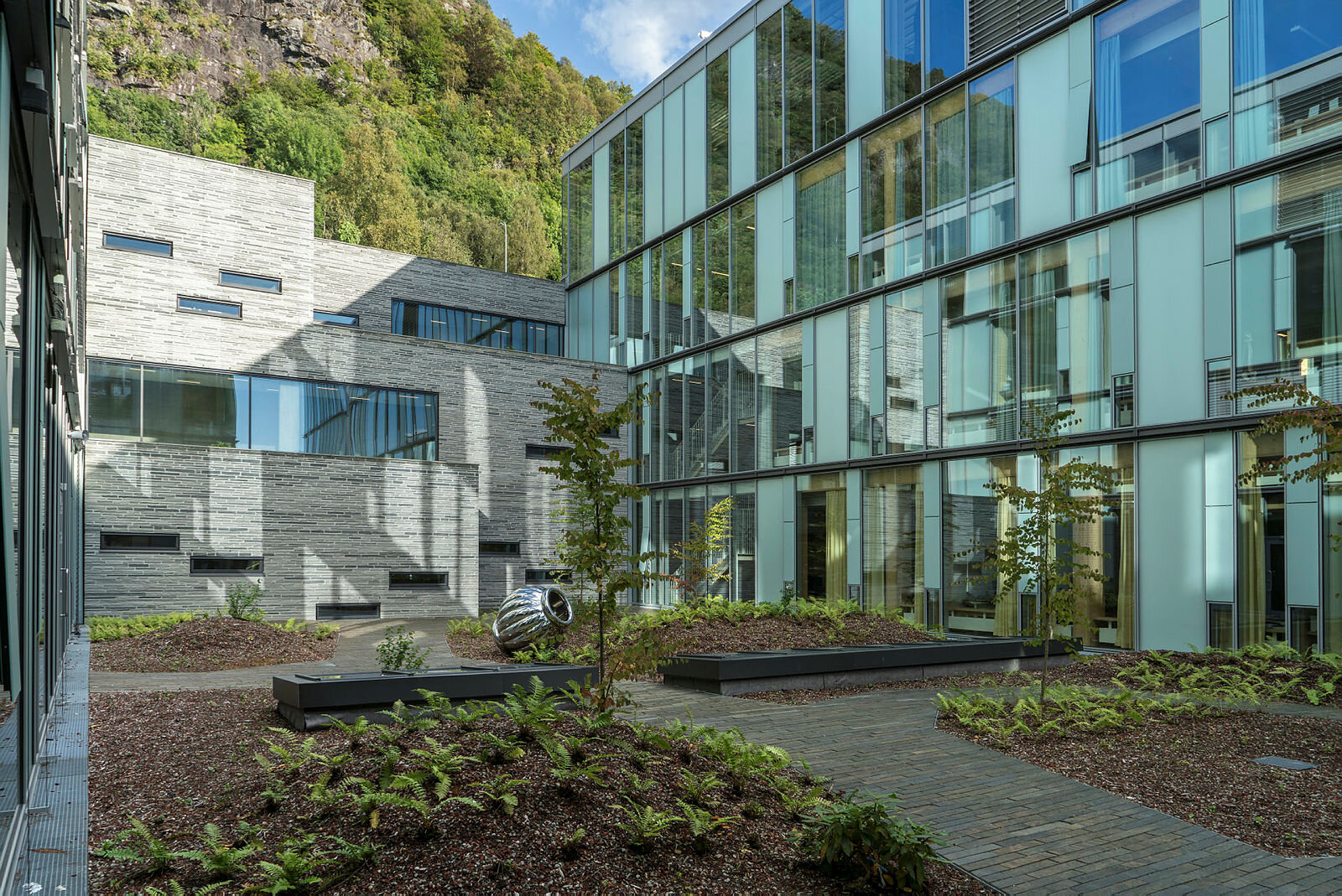 Bildet viser det nye barne- og ungdomsykehuset på Haukeland