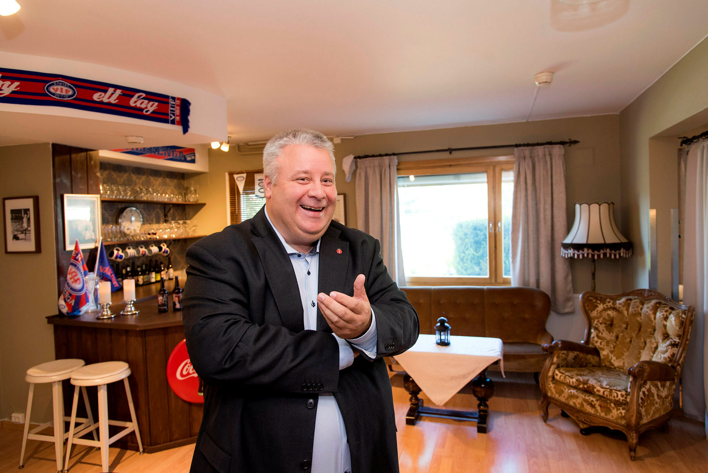 Stortingsrepresentant for Fremskrittspartiet, Bård Hoksrud, besøker Manglerudhjemmet i Oslo.