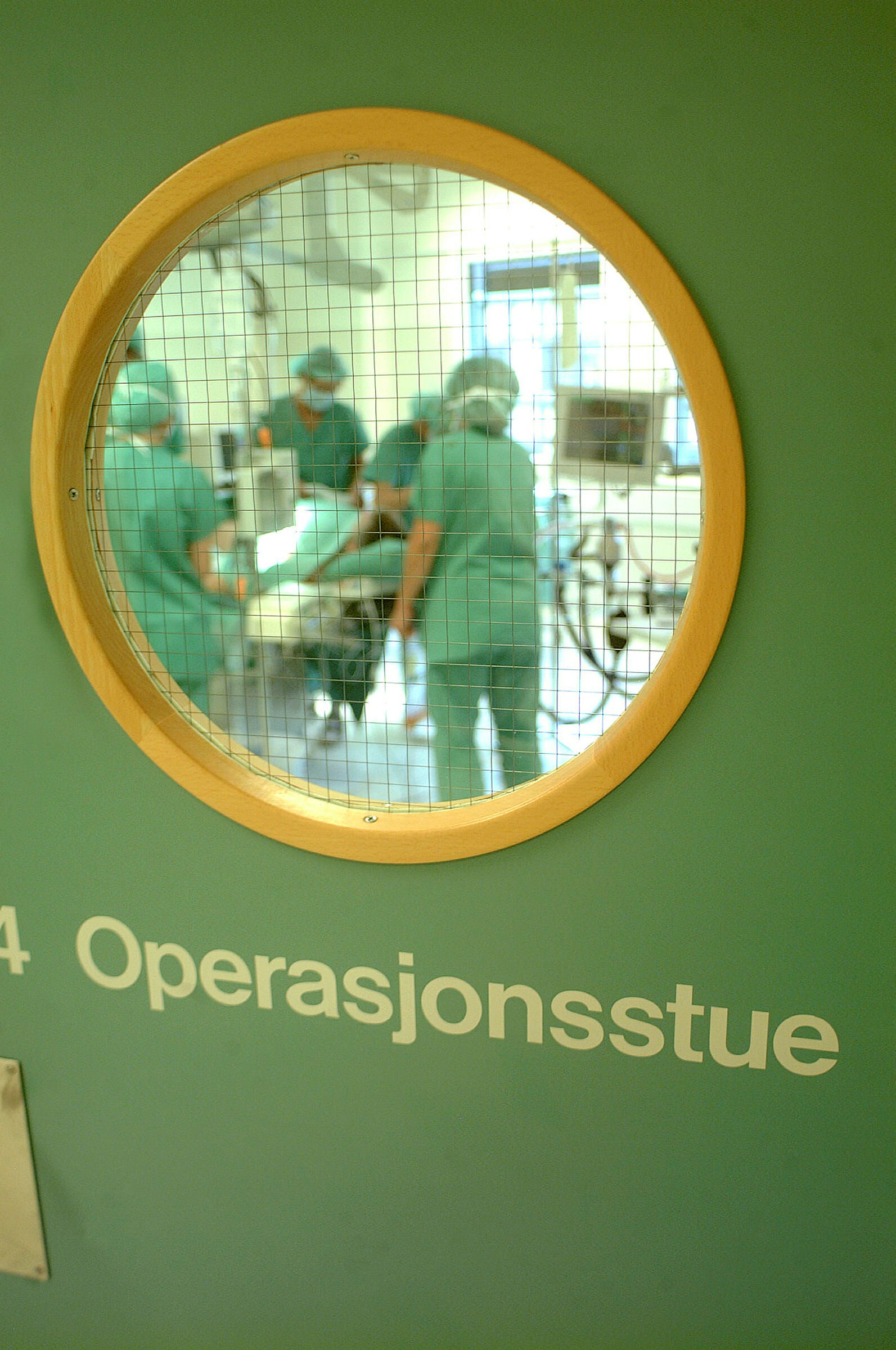 Dør inn til operasjonsstue.