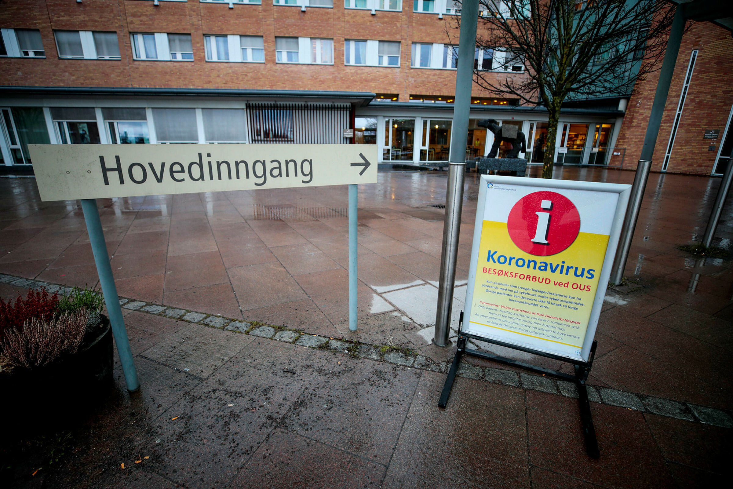 Koronaskilt Koronaskilt utenfor Rikshospitalet