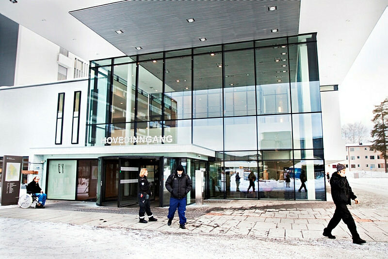 Akershus universitetssykehus, Ahus. Inngangspartiet hovedinngang.