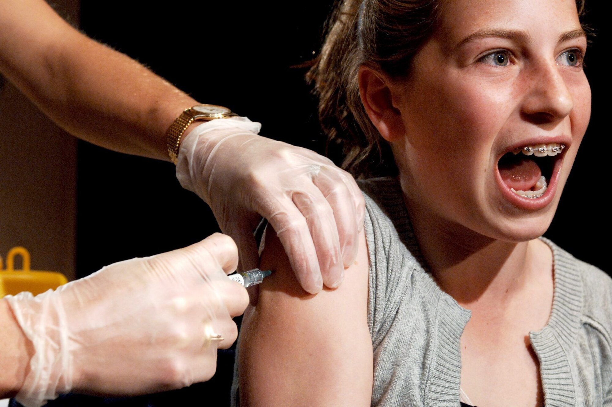 hpv-vaksine, hpv, vaksine Bildet viser en jente som får vaksine.