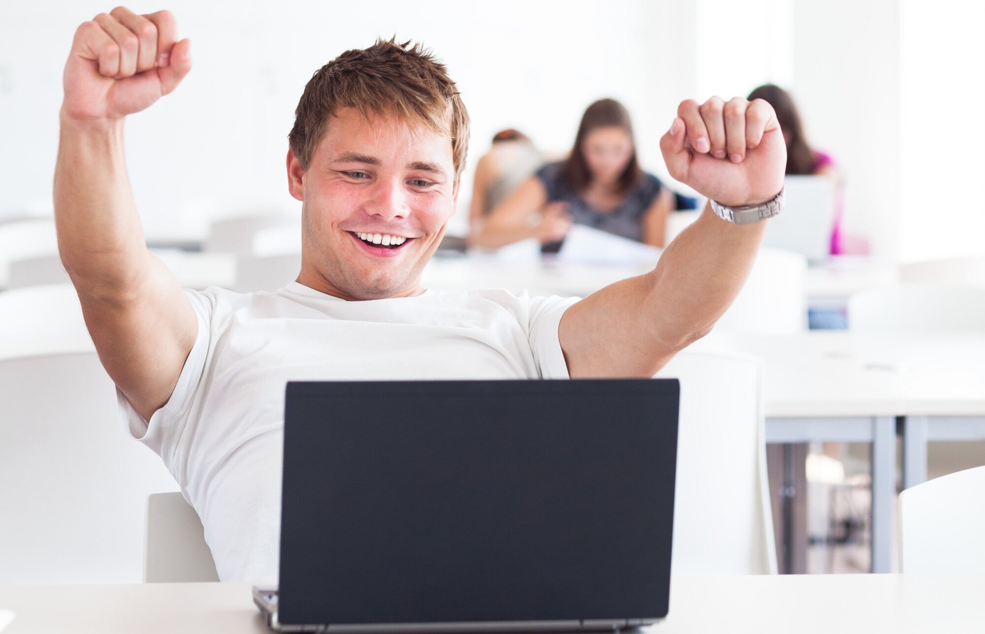 Glad student bildet viser glad student