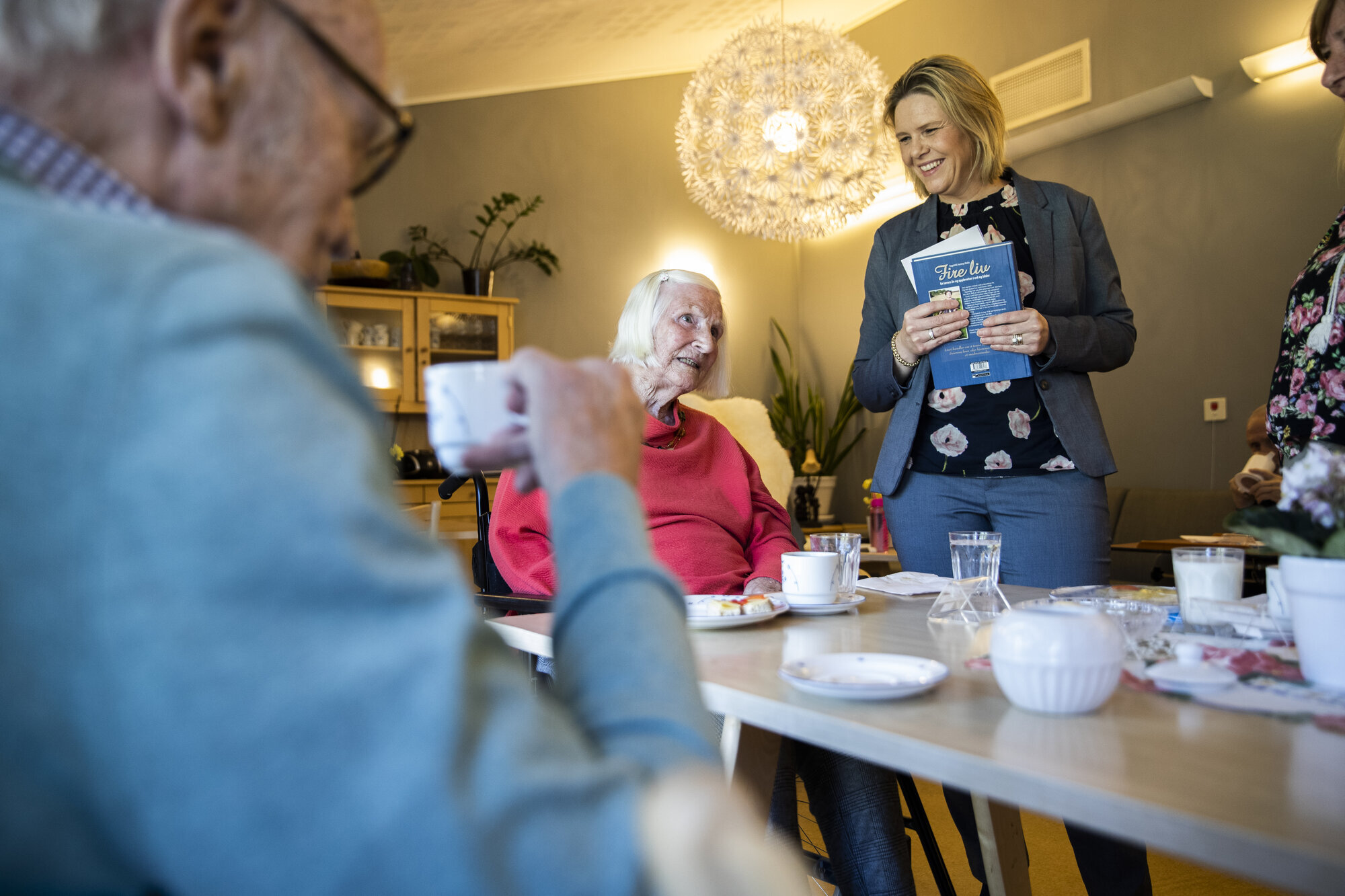 Bildet viser Sylvi Listhaug på Hobøl Bo- og behandlingssenter