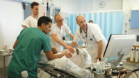  The photo shows a patient who is met by the medical team at the emergency department at Oslo University Hospital, Ullevål.