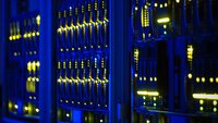 Bilde av mange dataservere Bilde av mange dataservere