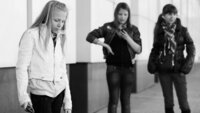 Ungdomsskole, elever Tre ungdomsskolejenter
