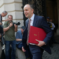Bildet viser Storbritannias ferske helse- og omsorgsminister James Murray.