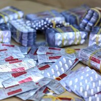Bildet viser ulike typer fentanylpakker